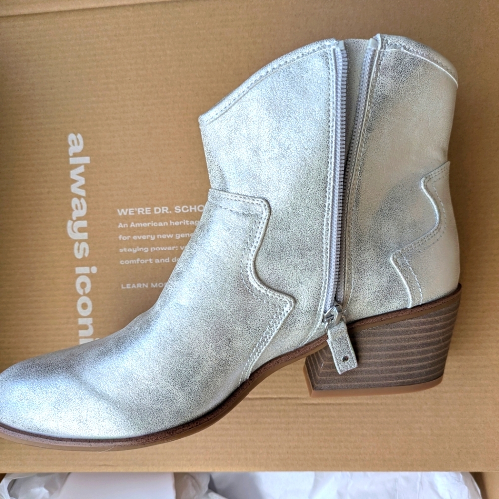NEW in box Silver Shortie Western Boots